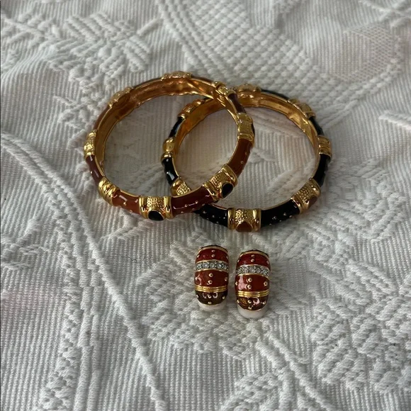 Joan Rivers bangles and earring set - Picture 3 of 10